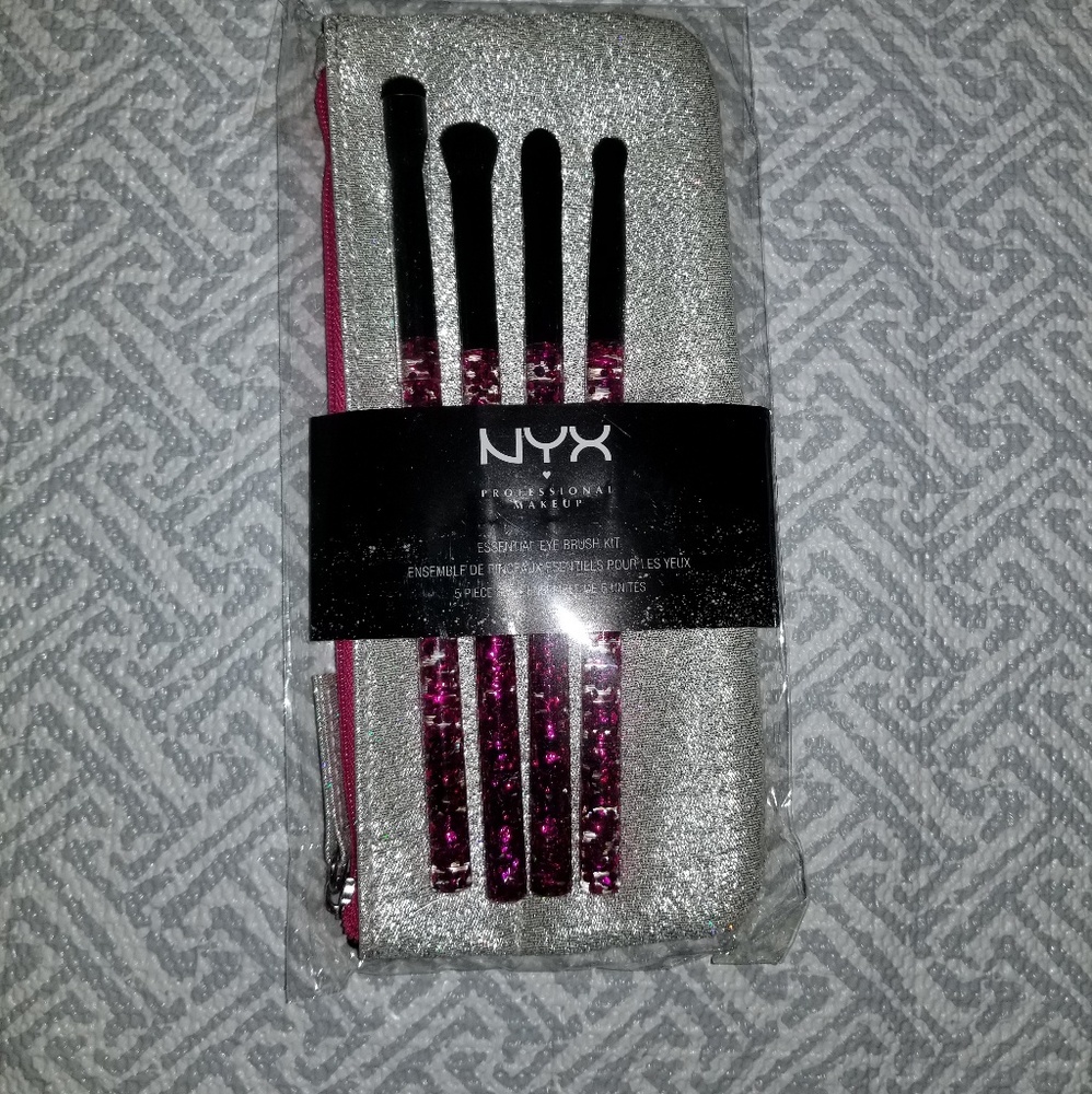 Nyx eye brush kit